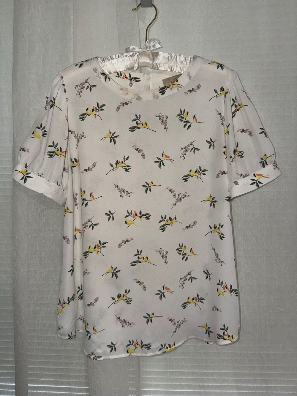 LOFT M White Gray Yellow Green Bird Branches Short Sleeve Button Back Blouse